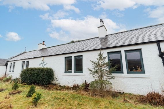Aluminium Casement Windows in Exterior Antique Green